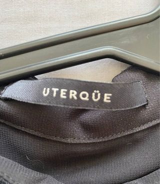 Blusa elegante de Uterqüe con estampado floral