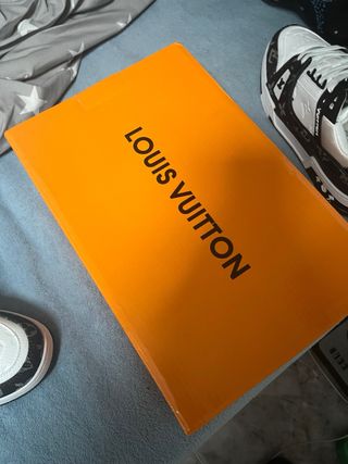 Zapatillas Louis Vuitton Negras y Blancas