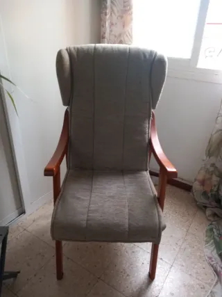 Butaca tapizada tela y madera