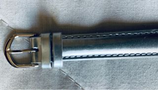 Reloj de pulsera plateado Necesita pila