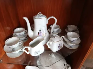 Juego de café porcelana con detalles dorados
