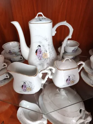 Juego de café porcelana con detalles dorados