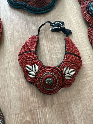 Collares artesanales con cuentas