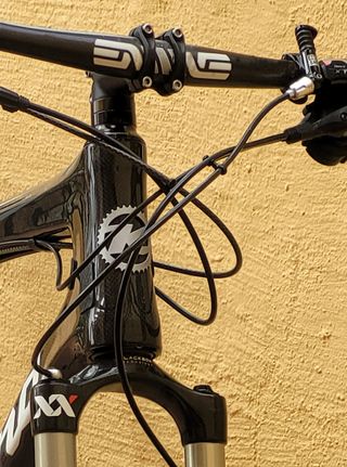 Kona Kula Watt carbon 27.5"o26" t. L equipada tope