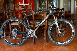 Kona Kula Watt carbon 27.5"o26" t. L equipada tope