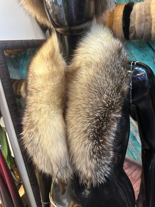 Collo di pelliccia beige argento