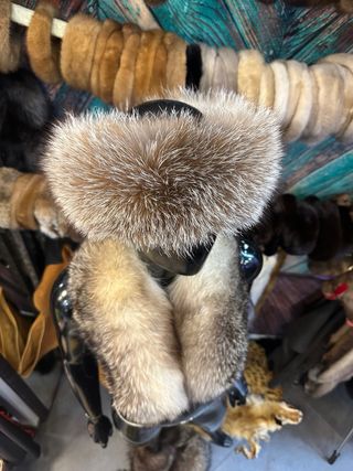 Collo di pelliccia beige argento