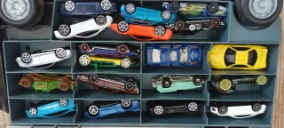 Camión Transportador de Coches de Juguete