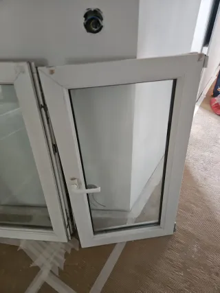 Ventana PVC Doble Oscilobatiente con Persiana