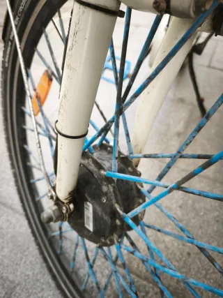 Bicicleta Eléctrica Urbana con Cesta