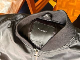 Chaqueta Bomber Negra Pull&Bear Talla S