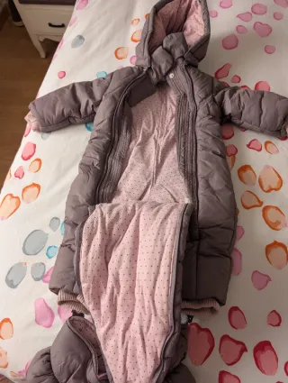 Buzo de bebé  chicco /niña invierno 6 meses