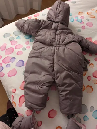 Buzo de bebé  chicco /niña invierno 6 meses