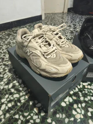 Zapatillas New Balance 725 en buen estado Beige