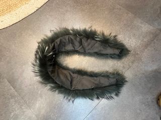 Collo di pelliccia grigio e marrone