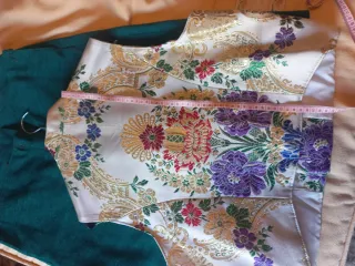 Traje Torrentí verde y dorado