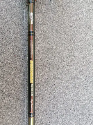 Caña de pescar y carrete para swimbait