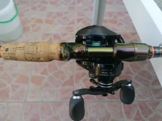 Caña de pescar y carrete para swimbait