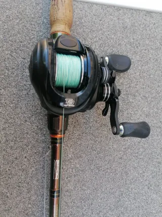 Caña de pescar y carrete para swimbait