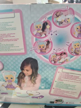 Muñeca Cry Babies con accesorios médicos