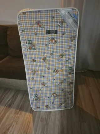 Colchón cuna El Corte Inglés + juegos de sábanas