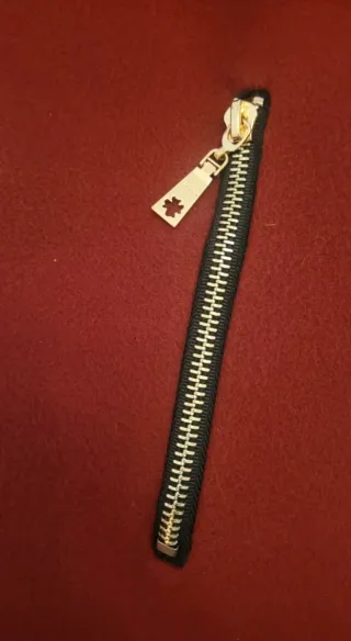 Abrigo paño granate con capucha