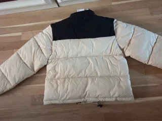 Anorak Pull&Bear beige y negro