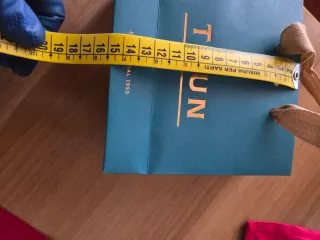 Busta regalo Thun blu con dettagli oro