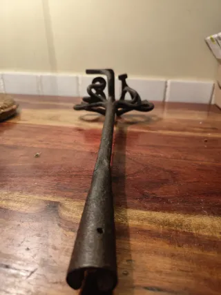 Antiguo marcador de hierro forjado