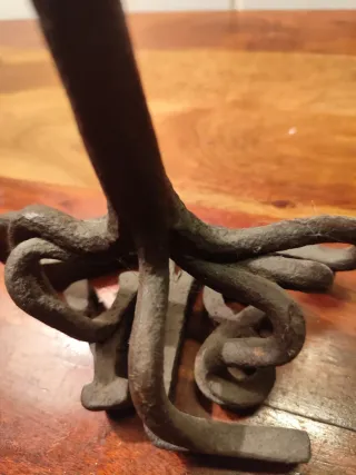 Antiguo marcador de hierro forjado