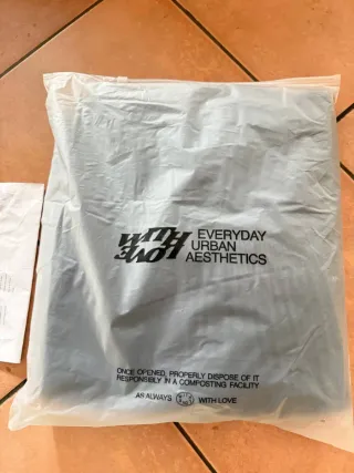 Nuovo mai indossato con cartellino e ricevuta.