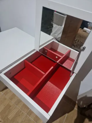 Tocador blanco con cajones