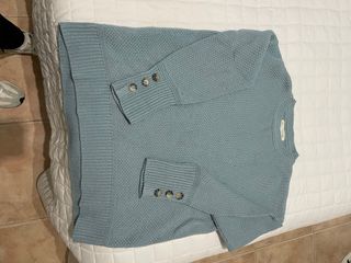 Jersey azul claro con botones