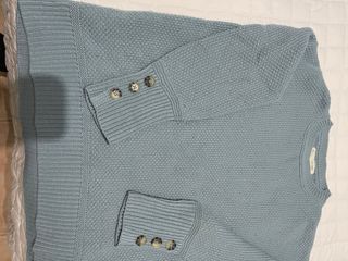 Jersey azul claro con botones