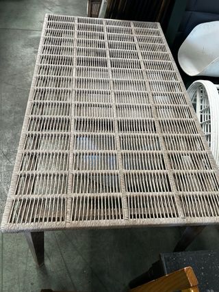 Mesa de ratán para exterior