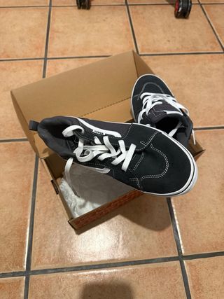 Zapatillas Vans Negras y Blancas t:38.5 (24,5cm)