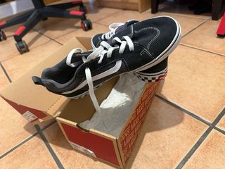 Zapatillas Vans Negras y Blancas t:38.5 (24,5cm)
