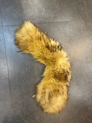 Collo di pelliccia beige e marrone