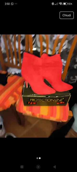 Stivaletti con tacco rossi