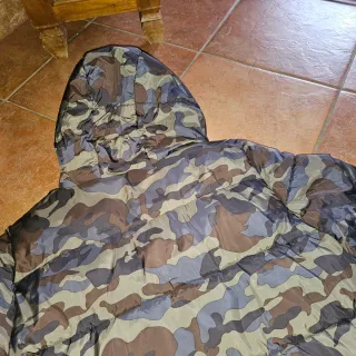 Piumino bambino mimetico con cappuccio