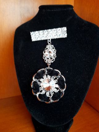 Spilla grande zirconi e nastro velluto nero