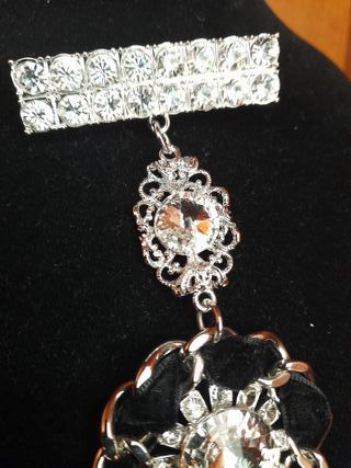 Spilla grande zirconi e nastro velluto nero