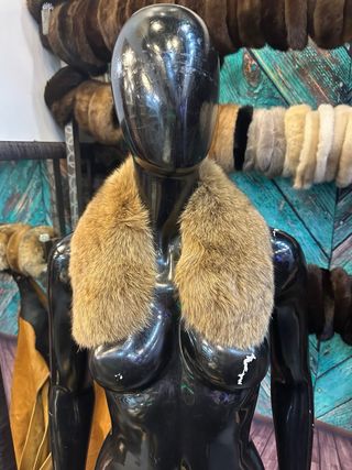 Collo di pelliccia beige e marrone