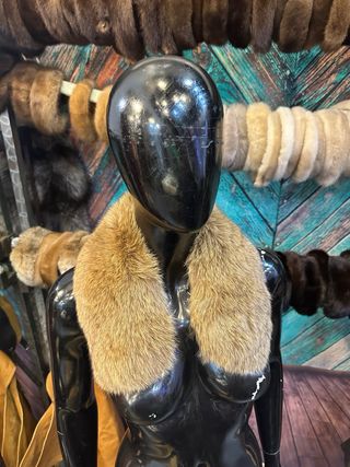 Collo di pelliccia beige e marrone