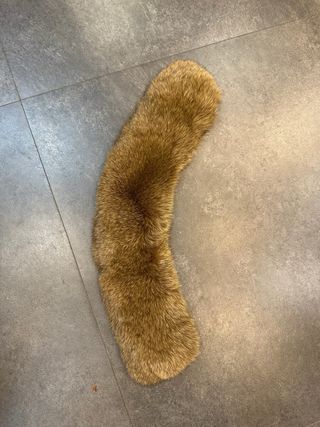 Collo di pelliccia beige e marrone
