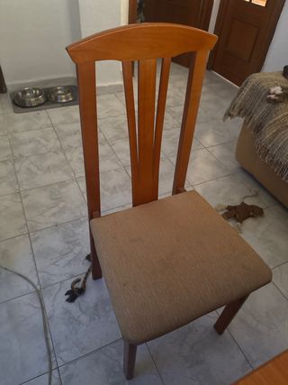 Mesa extensible con 6 sillas , recoger aqui