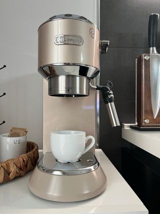 6 Tazzine da Caffè in Porcellana Bianca “Nuove”