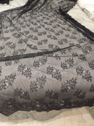 Mantilla negra larga encaje floral