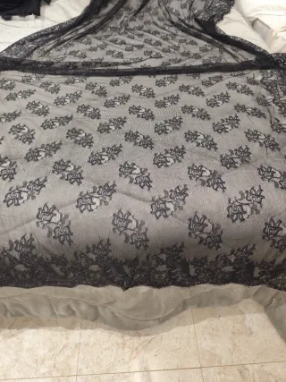 Mantilla negra larga encaje floral