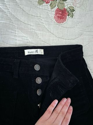 Pantalón de pana flare negro Naelle- Cintura alta